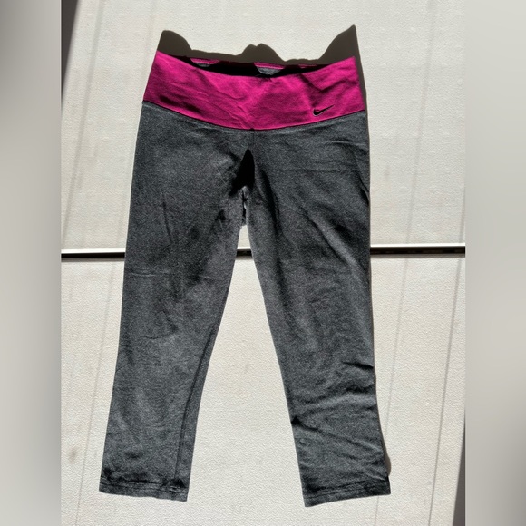 Nike Pants - Nike Women’s Legend Dri-Fit Gray/Dark Pink Capri Yoga Pants/Leggings